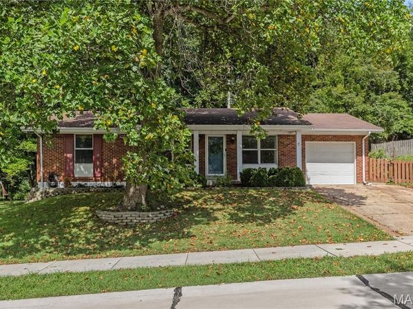 721 La Bonne Parkway , Ballwin, MO 63021