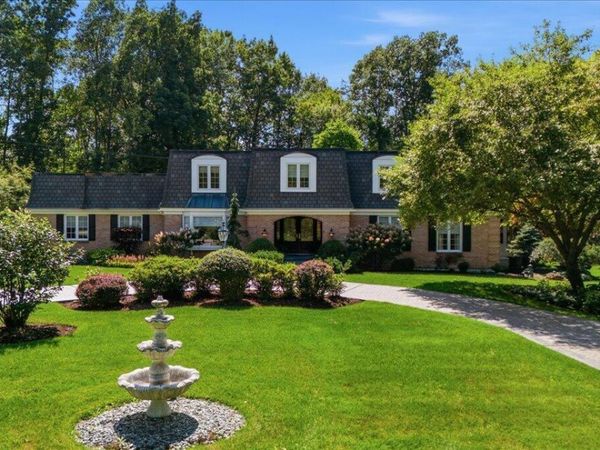 27 S Sheraton Lane, Queensbury, NY 12804