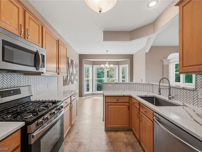 9848 Country Club Circle, Twinsburg, OH 44087 Photo 17