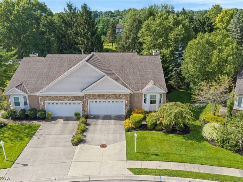 9848 Country Club Circle, Twinsburg, OH 44087 Photo 2