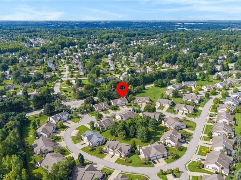 9848 Country Club Circle, Twinsburg, OH 44087 Photo 3