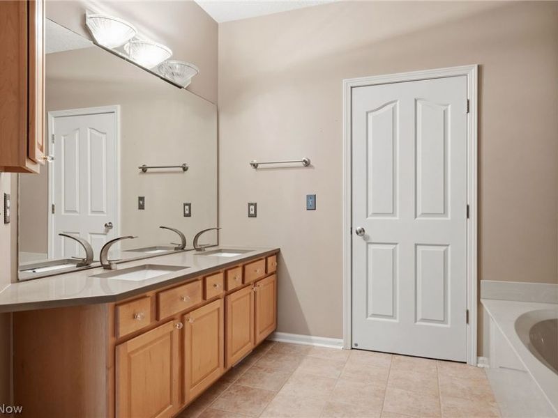 9848 Country Club Circle, Twinsburg, OH 44087 Photo 32