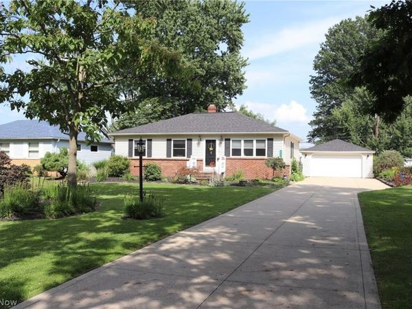 8627 Big Creek Parkway , Strongsville, OH 44149