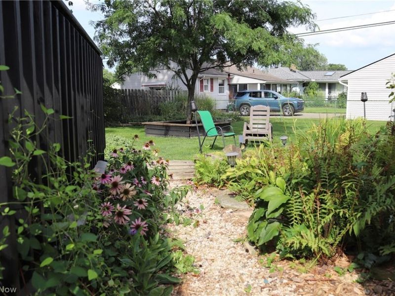 8627 Big Creek Parkway, Strongsville, OH 44149 Photo 11