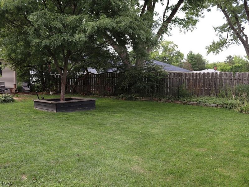 8627 Big Creek Parkway, Strongsville, OH 44149 Photo 14