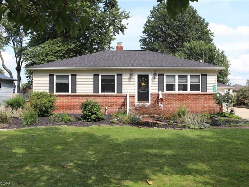 8627 Big Creek Parkway, Strongsville, OH 44149 Photo 2
