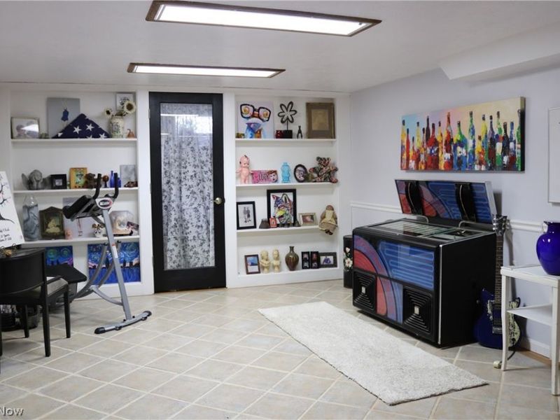 8627 Big Creek Parkway, Strongsville, OH 44149 Photo 29