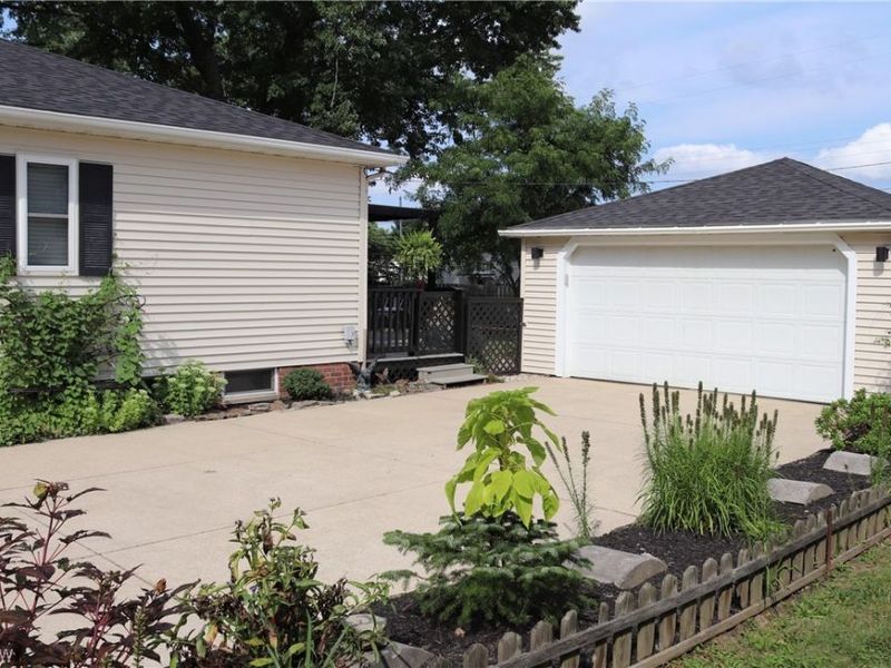 8627 Big Creek Parkway, Strongsville, OH 44149 Photo 6