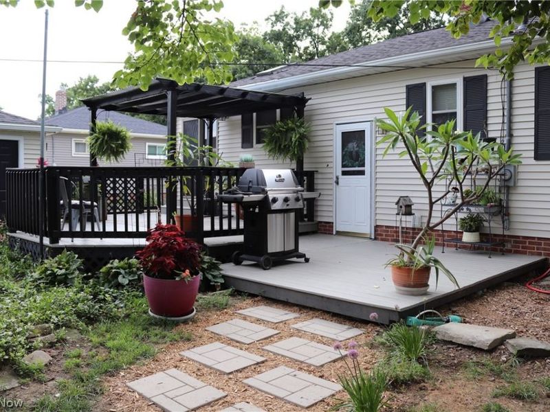 8627 Big Creek Parkway, Strongsville, OH 44149 Photo 9