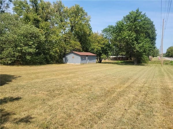 712 E Walnut Street, Girard, KS 66743