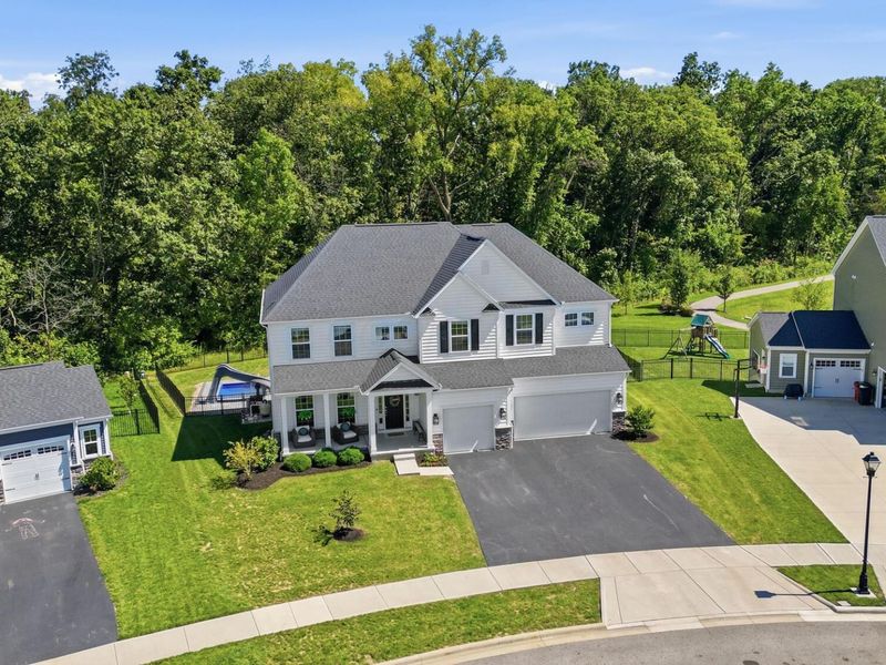 5560 Carlisle Drive, Grove City, OH 43123 Photo 2