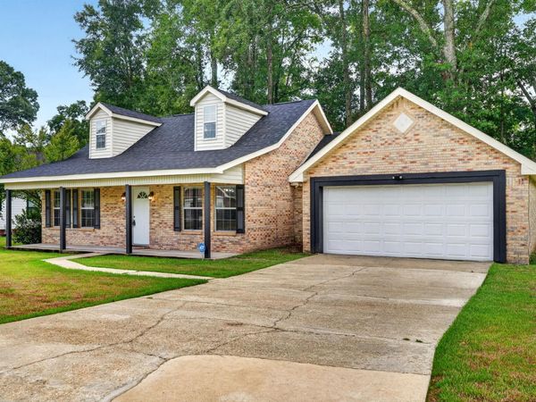 102 Maria St., Poplarville, MS 39470
