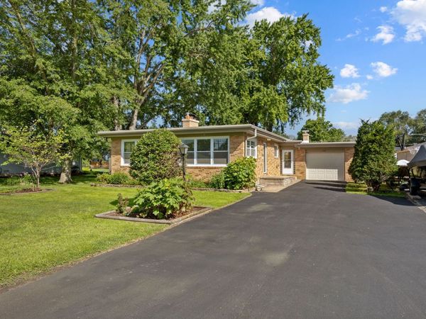 510 E Spring Avenue , South Elgin, IL 60177