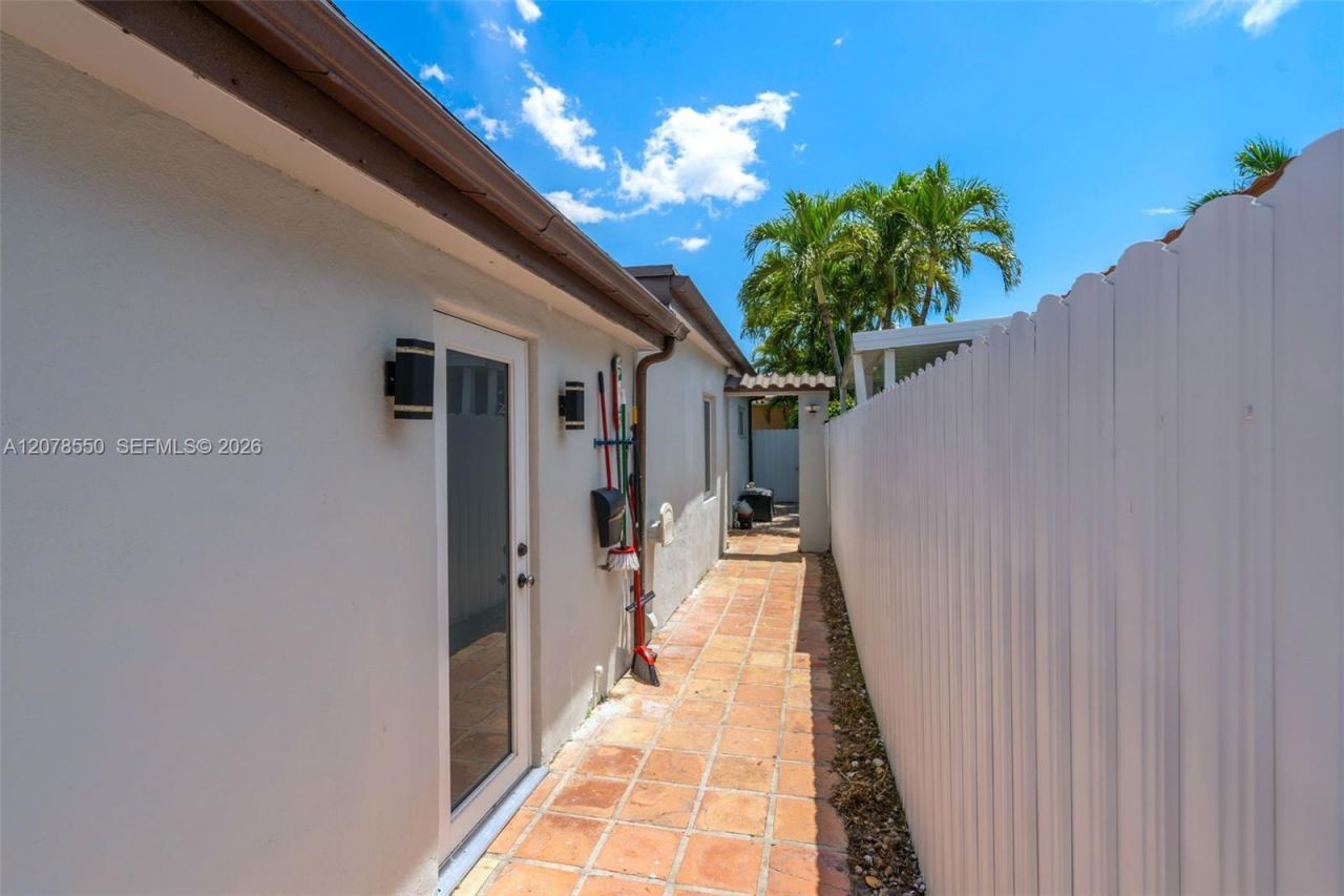 1327 SW 72nd Ave, Miami, FL 33144 Photo