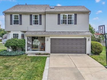 864 Carriage Hill Drive, Fenton, Mi 48430