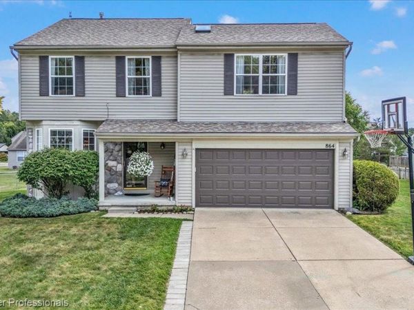 864 Carriage Hill Drive, Fenton, Mi 48430