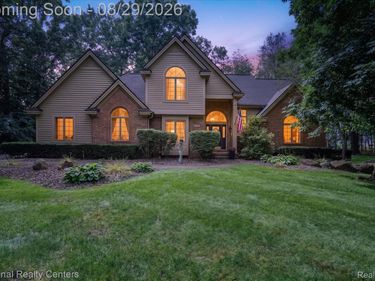 1573 Moonlight Drive, Hartland Township, Mi 48843