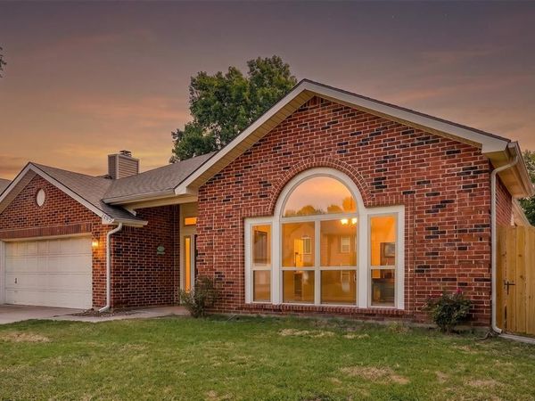 2049 Wedgewood Drive , Grapevine, TX 76051