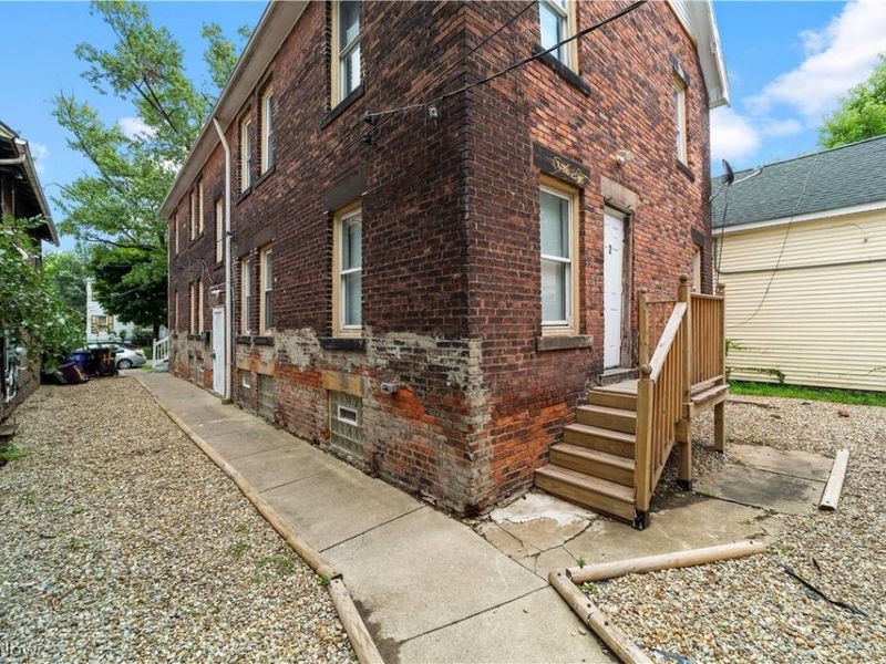1386 E 43, Cleveland, OH 44103 Photo 5