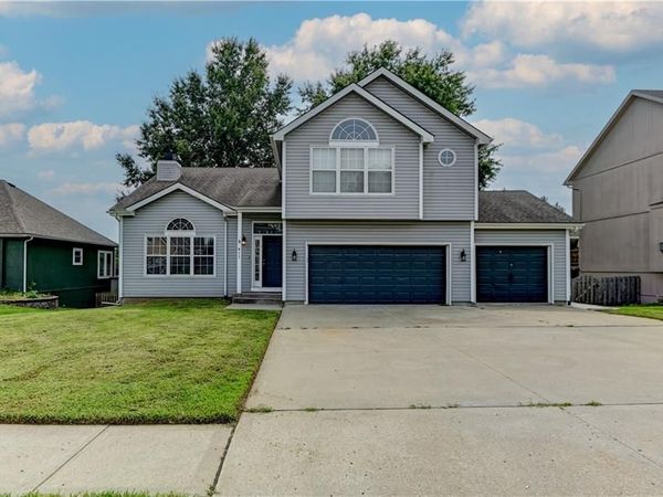 411 Shannon Avenue, Smithville, MO 64089