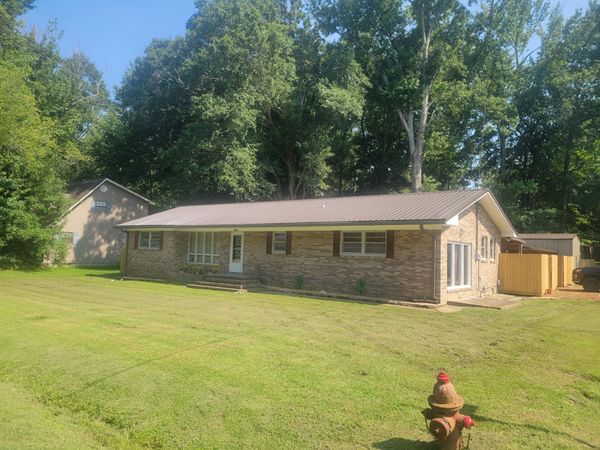 606 Franklin Dr , Paris, TN 38242