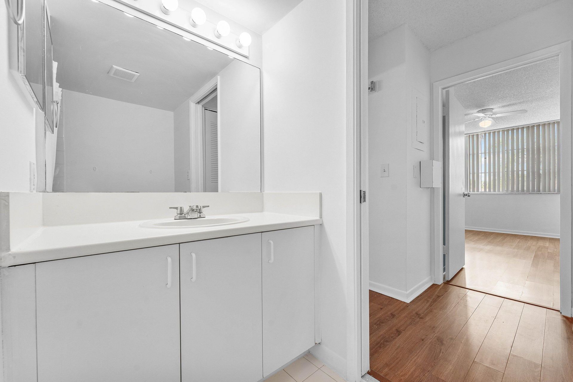 167 Yacht Club Way, Unit 205, Hypoluxo, FL 33462 Photo