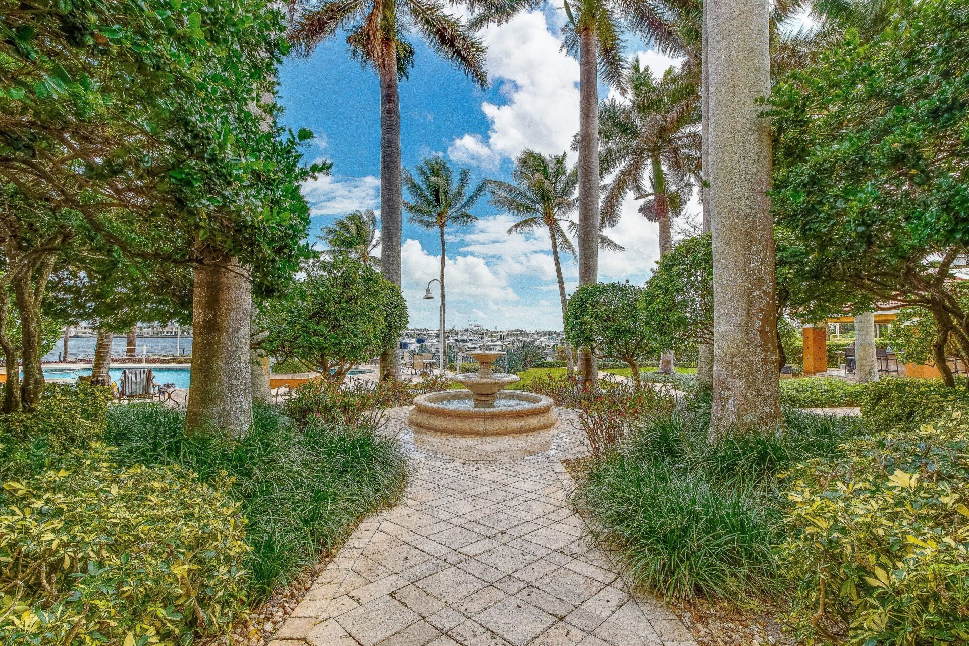 167 Yacht Club Way, Unit 205, Hypoluxo, FL 33462 Photo