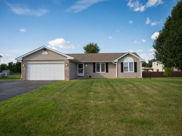 171 Prairie Moon Drive, Davis Junction, IL 61020
