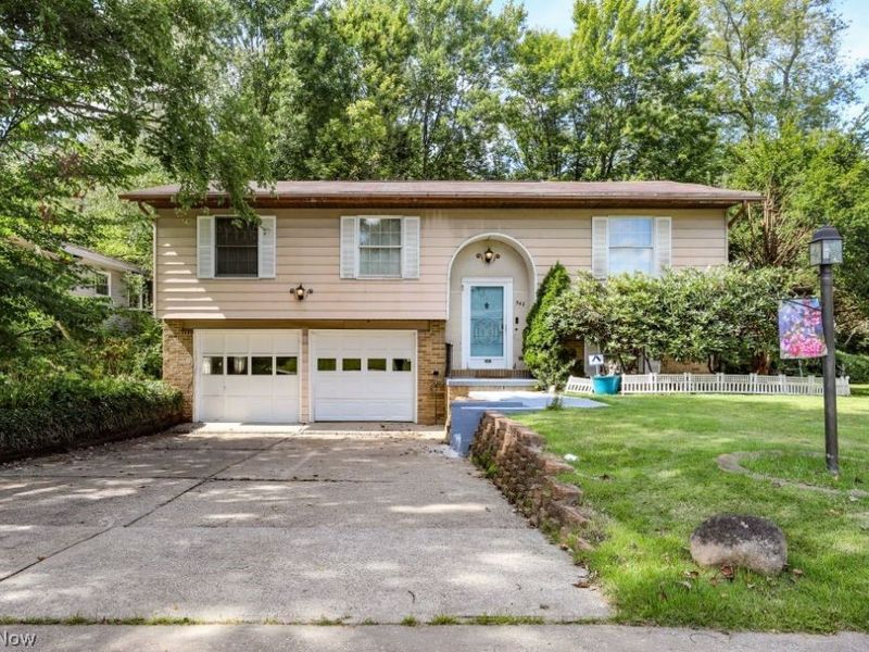 543 Brush Road, Ravenna, OH 44266 Photo 2