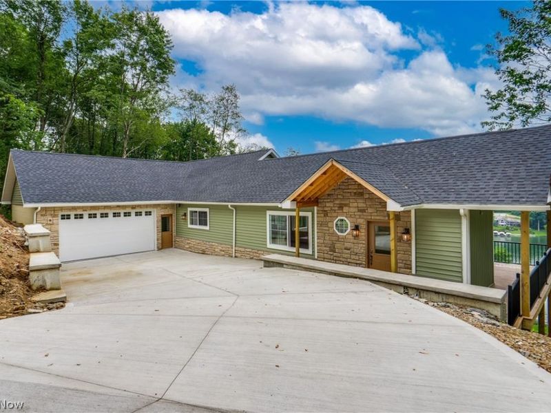 15 Huron Trail, Malvern, OH 44644 Photo 2