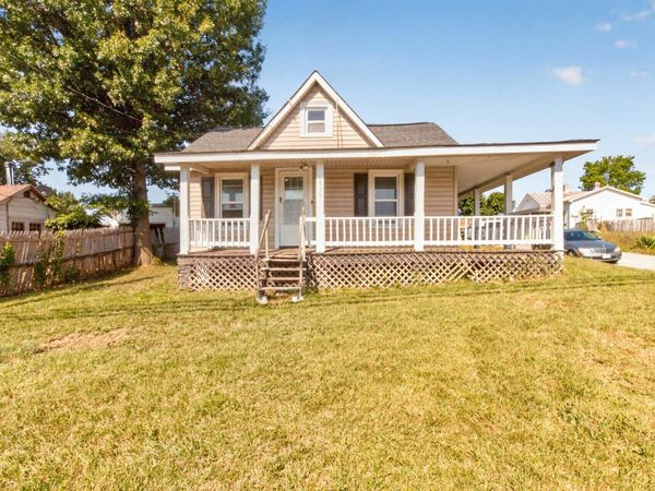 1539 N DELPHINE AVE, WAYNESBORO, VA 22980