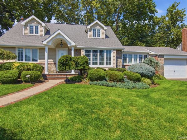 3 Cromwell Road , Carle Place, NY 11514