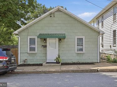 216 HIGH ST, CHAMBERSBURG, PA 17201