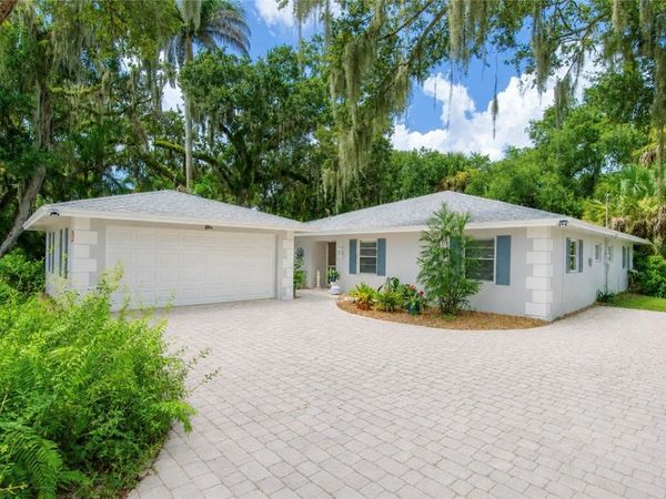 726 Royal Palm Place, Vero Beach, FL 32960