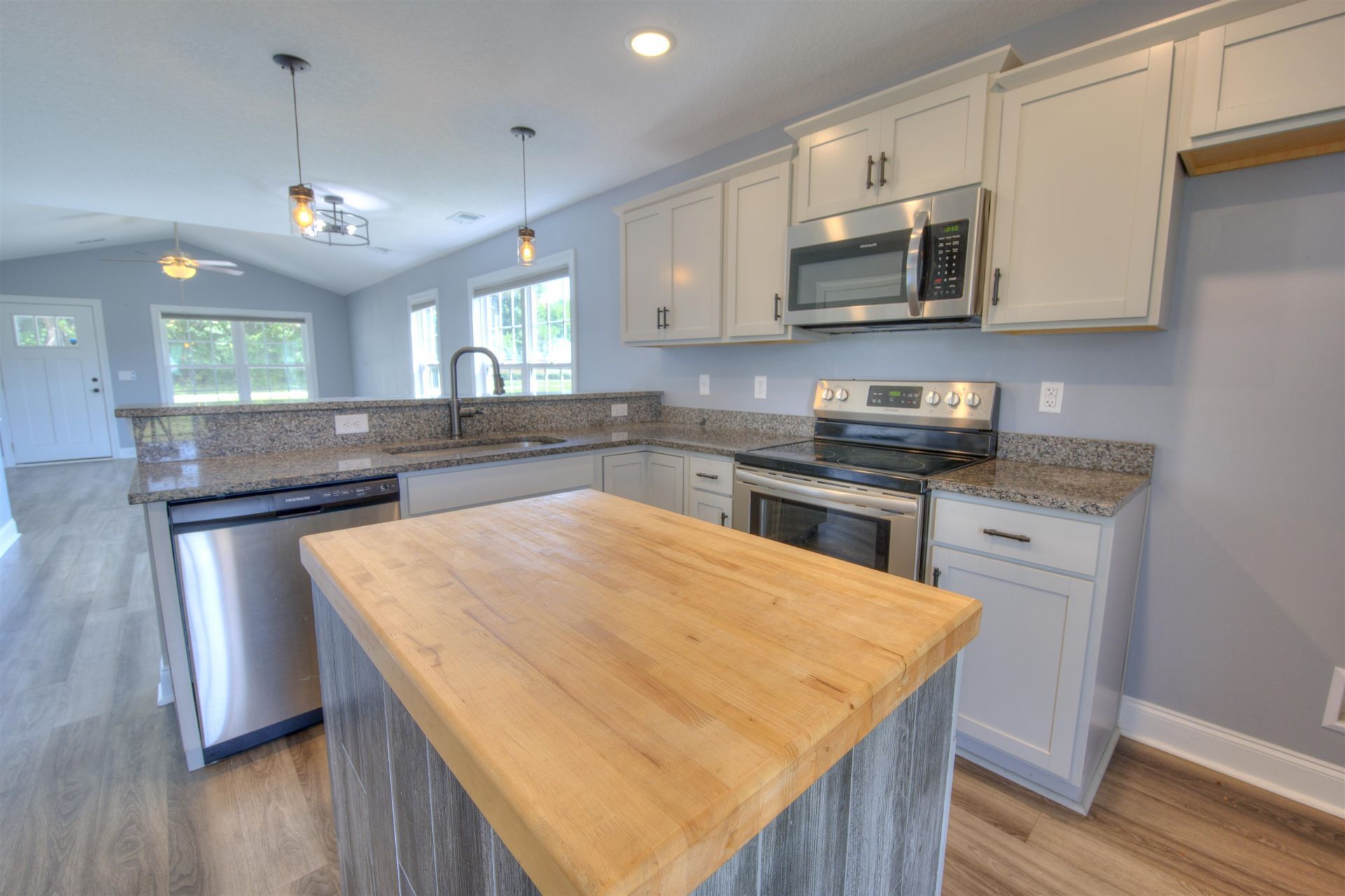 2587 Southern Crest Dr. Photo 10