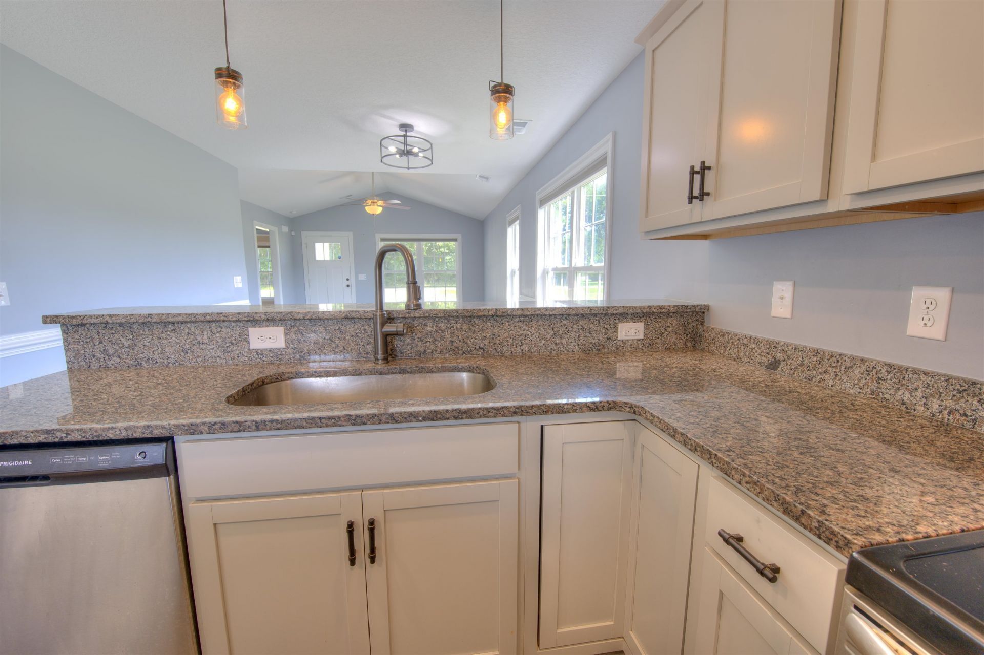 2587 Southern Crest Dr. Photo 12