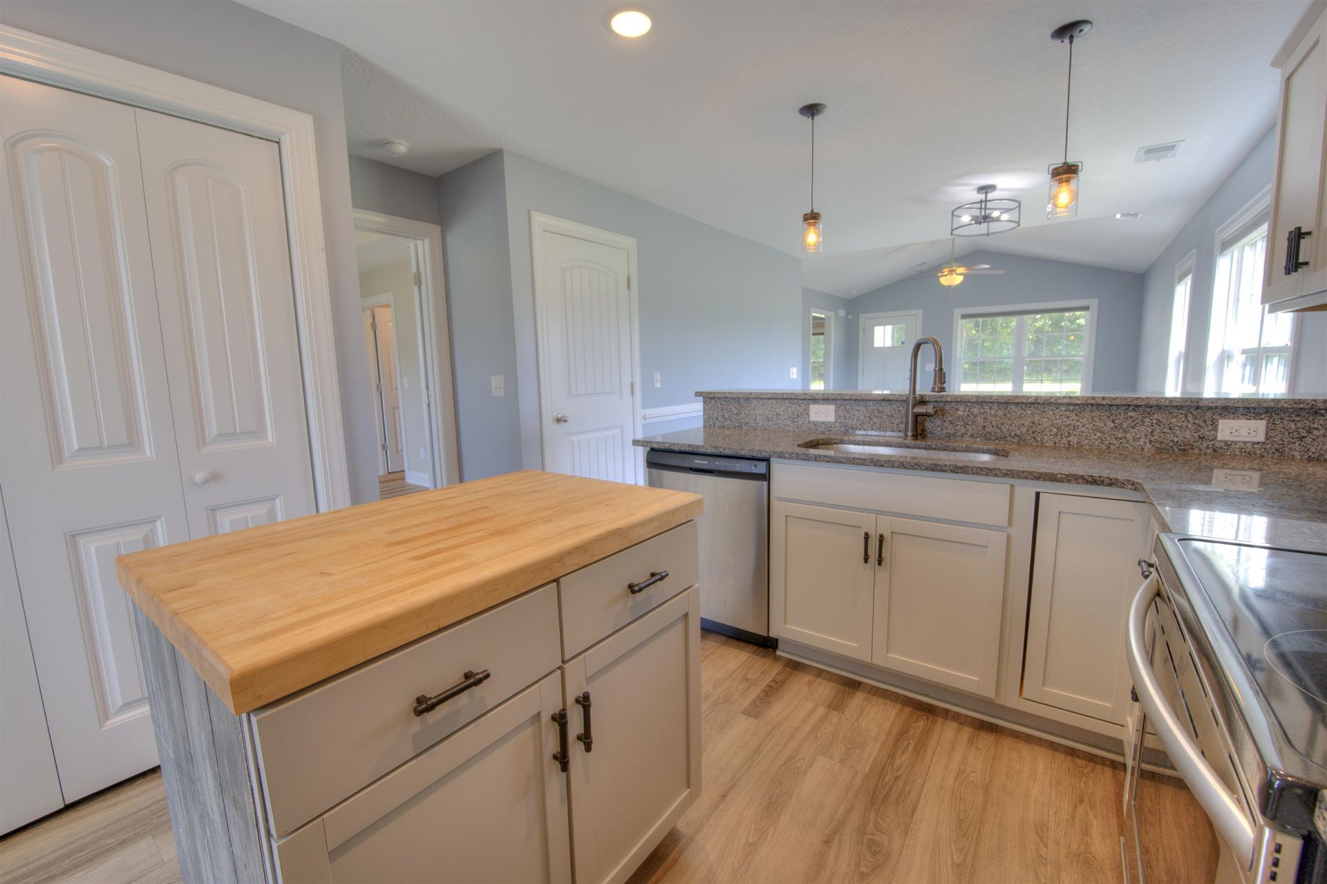 2587 Southern Crest Dr. Photo 14