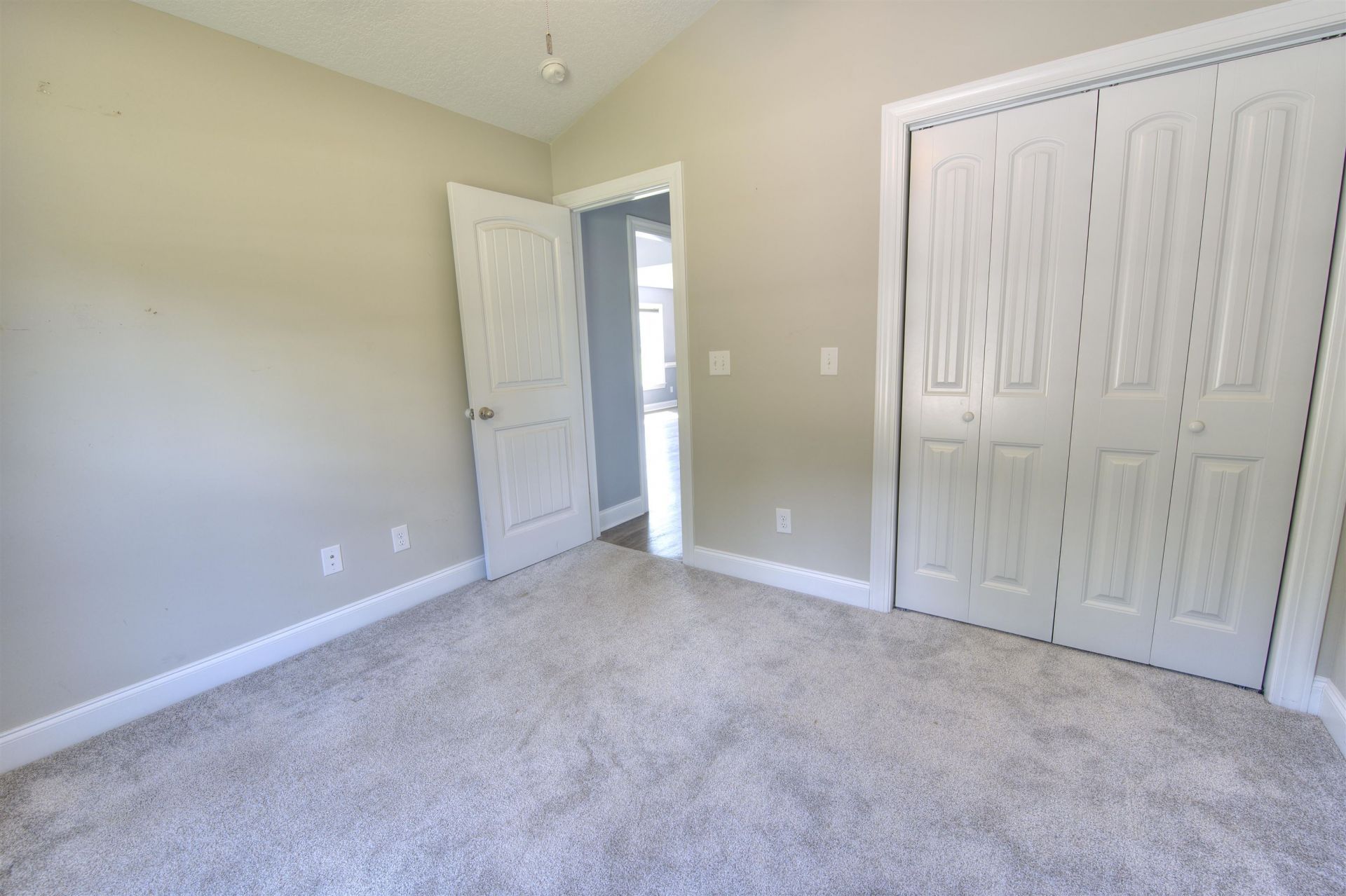 2587 Southern Crest Dr. Photo 23