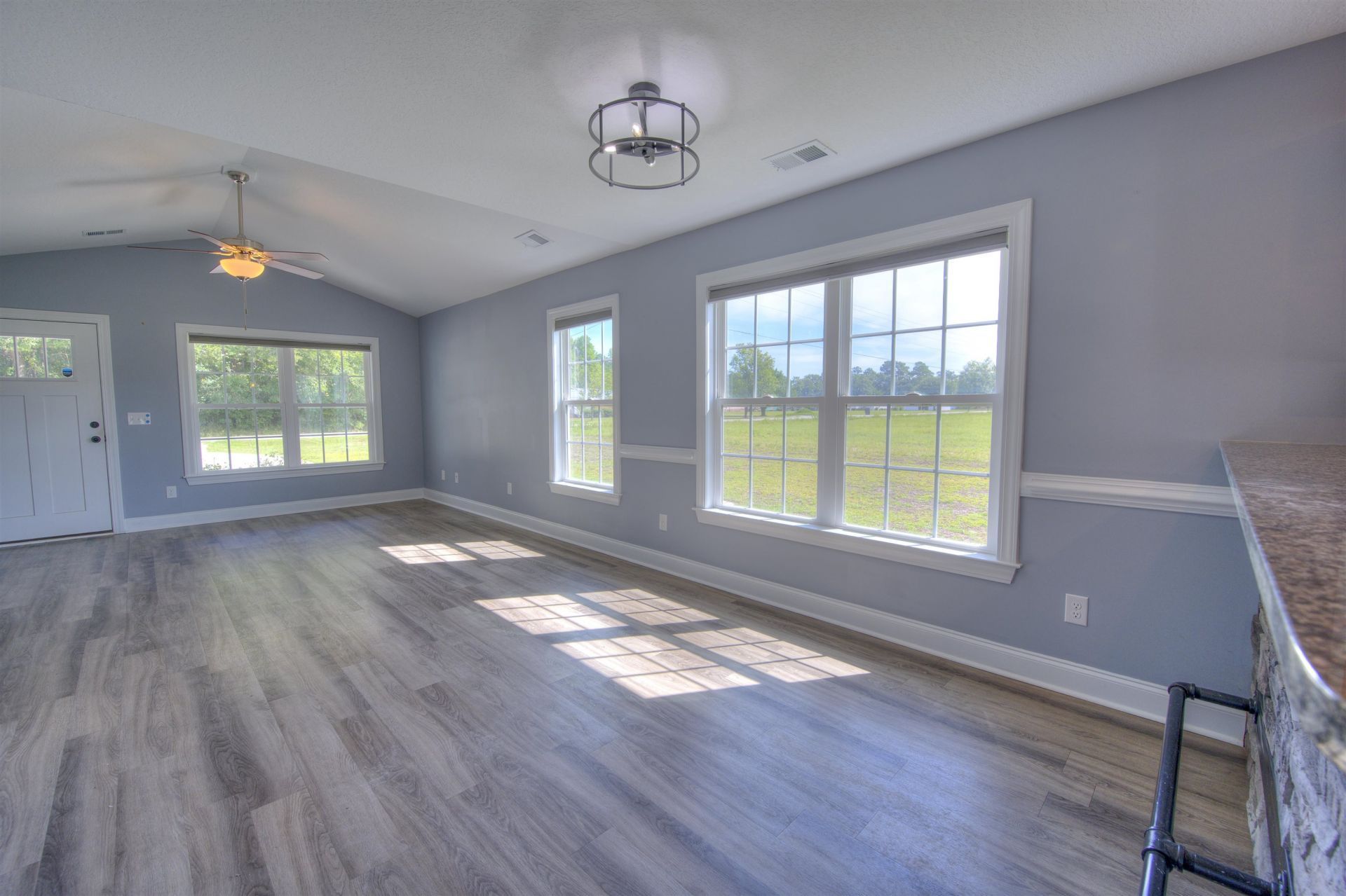2587 Southern Crest Dr. Photo 5