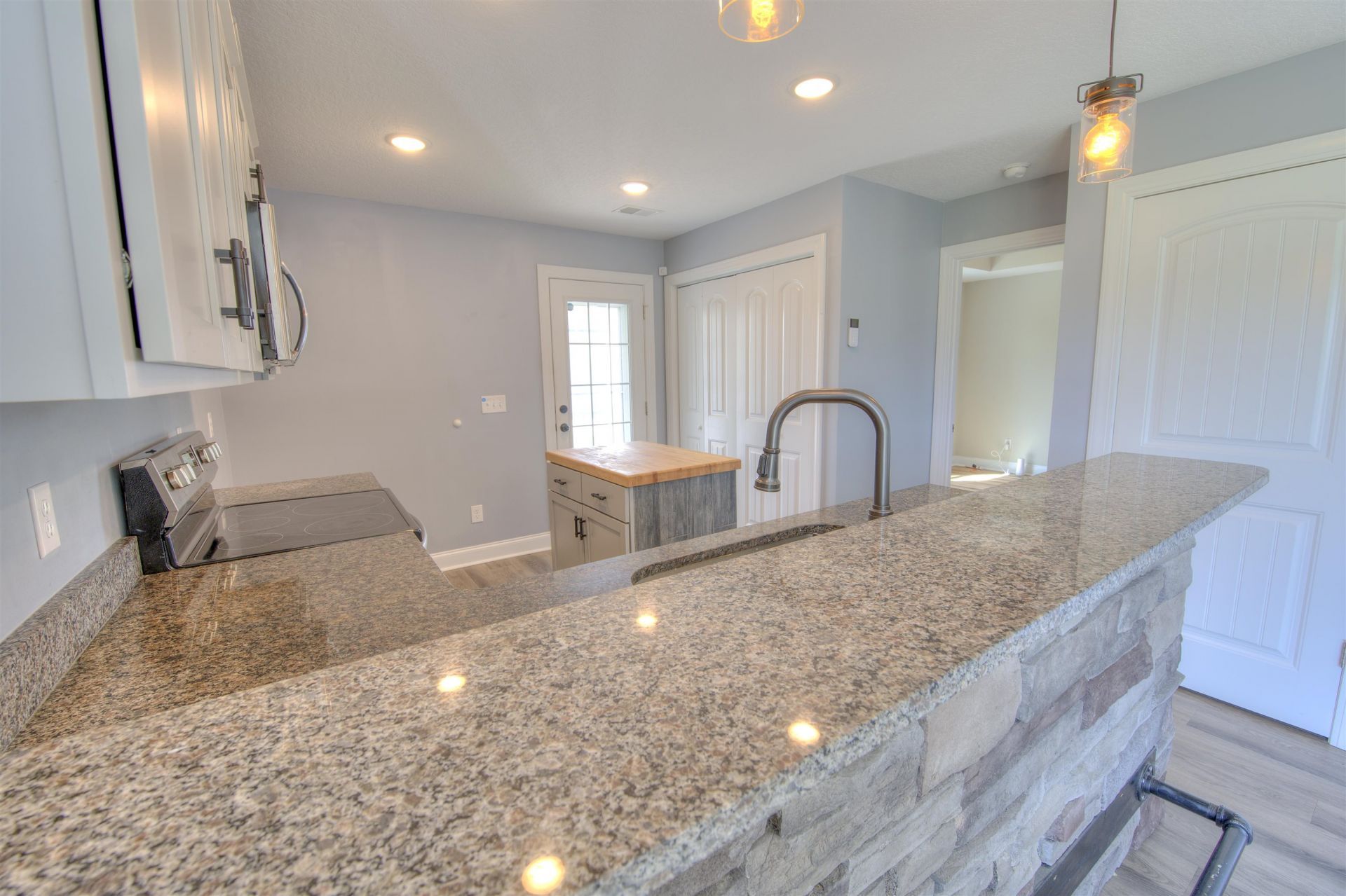 2587 Southern Crest Dr. Photo 8