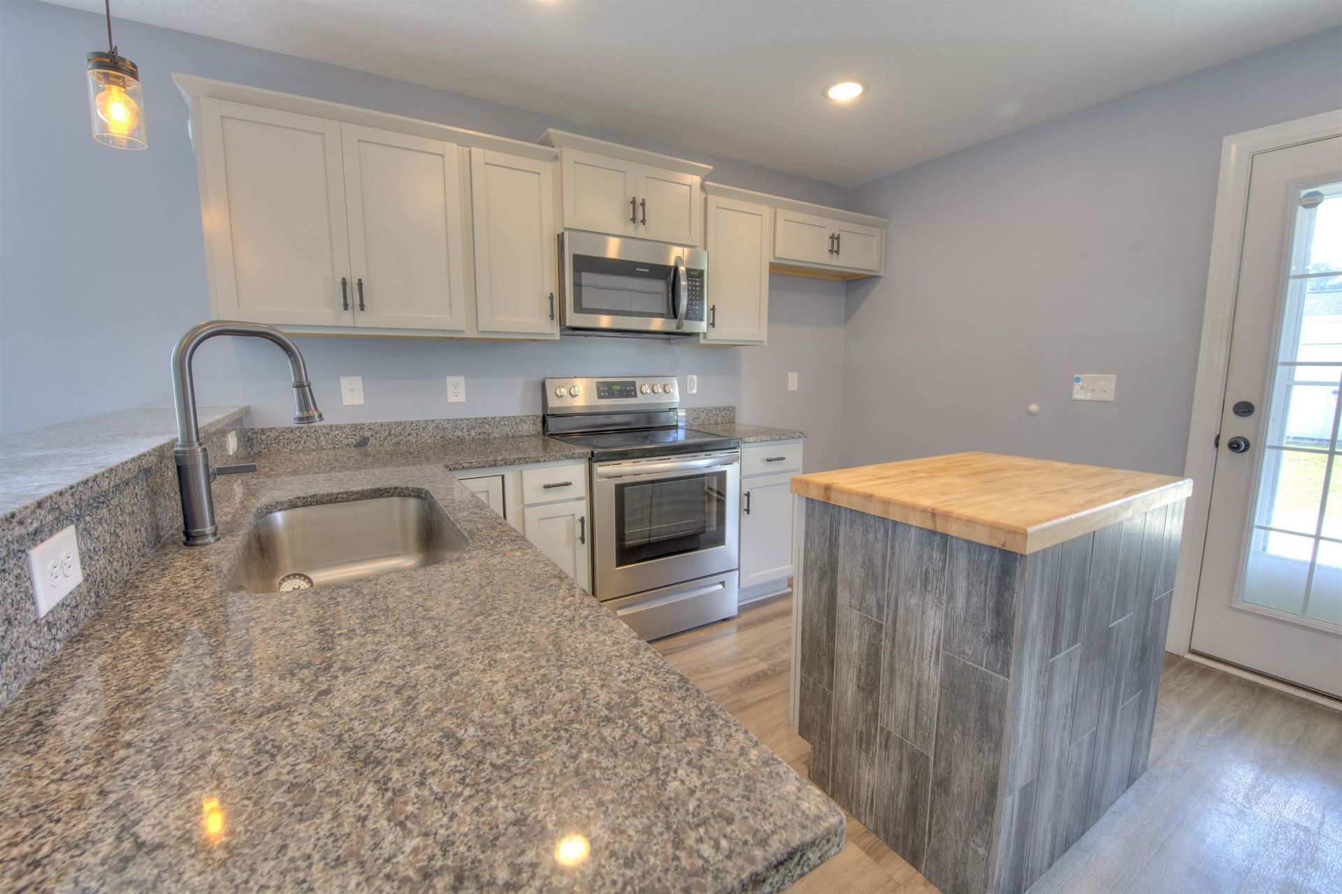 2587 Southern Crest Dr. Photo 9