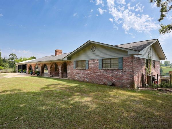 1236 HWY 84, Umpire, AR 71971