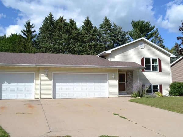40 ROLLING GREEN CIRCLE, Oshkosh, WI 54904