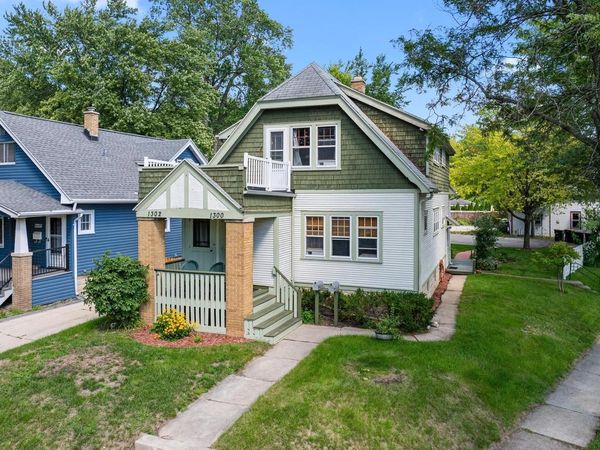 1300 N 70th STREET, Unit 1302, Wauwatosa, WI 53213