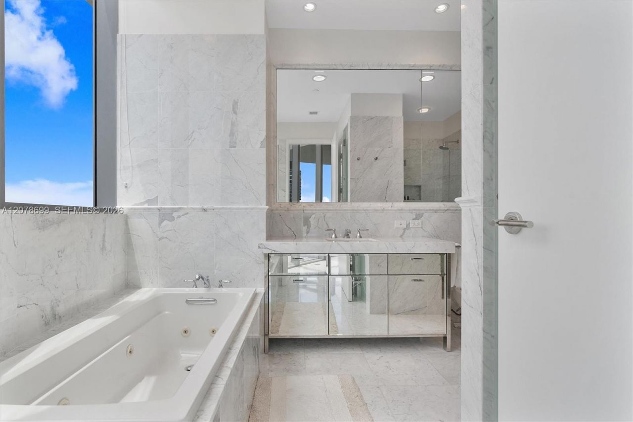 17475 Collins Ave , Unit 2203, Sunny Isles Beach, FL 33160 Photo