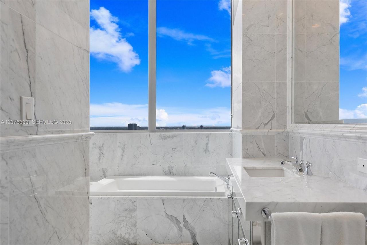 17475 Collins Ave , Unit 2203, Sunny Isles Beach, FL 33160 Photo
