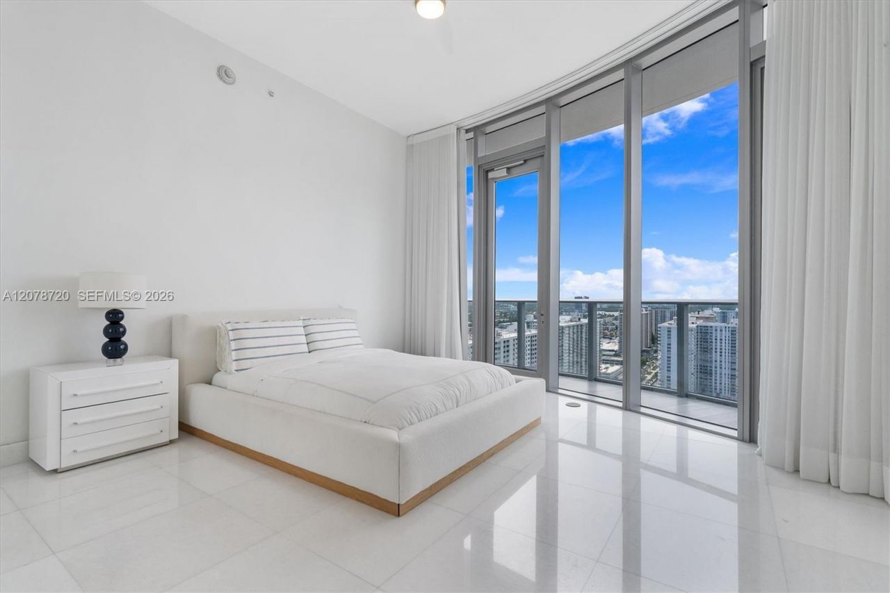 17475 Collins Ave , Unit 2203, Sunny Isles Beach, FL 33160 Photo