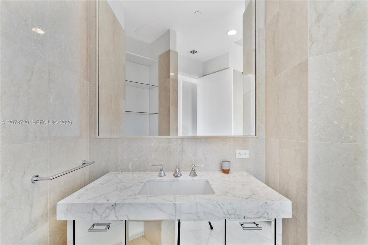 17475 Collins Ave , Unit 2203, Sunny Isles Beach, FL 33160 Photo