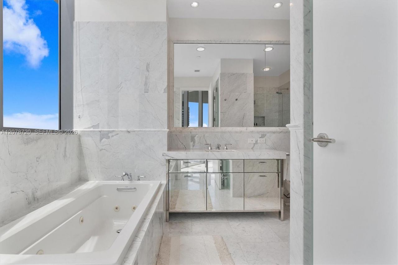 17475 Collins Ave , Unit 2203, Sunny Isles Beach, FL 33160 Photo