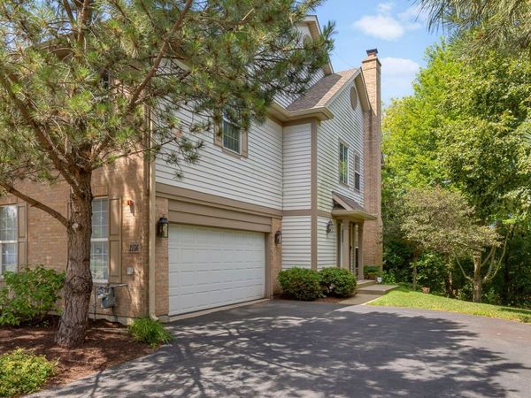 2156 Yale Circle , Hoffman Estates, IL 60192